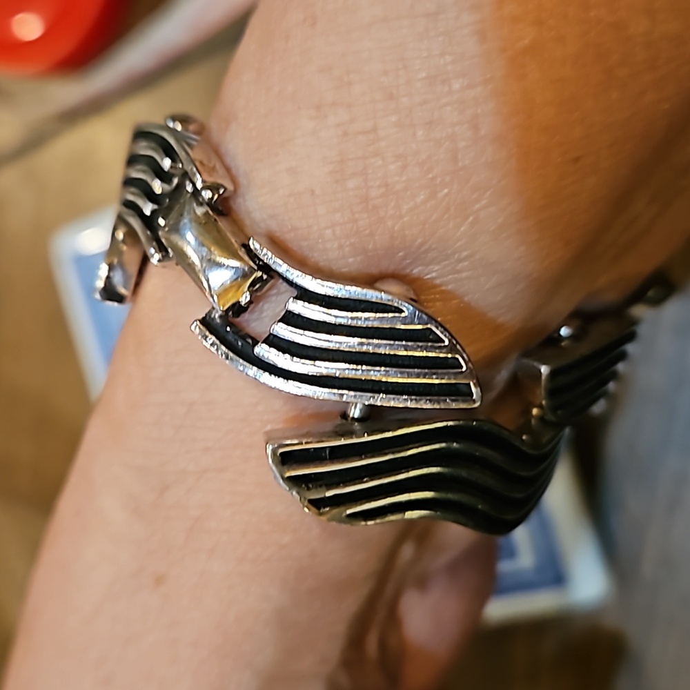 VINTAGE WAVY‎ SILVER TONED MODERN BRACELET - Picture 7 of 8